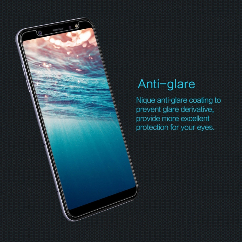 Miếng Dán Cường Lực Samsung Galaxy A6 Plus 2018 Hiệu Nillkin 9H có khả năng chống dầu, hạn chế bám vân tay, trầy xước và khả năng chịu lực cao giúp màn hình sáng rất chuẩn và vuốt khá mượt mà